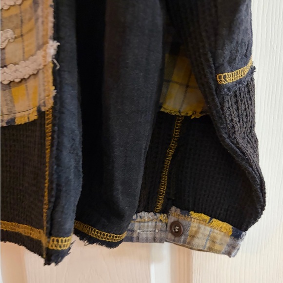 POL-Women’s NWT Black V-Neck Top with Yellow Plaid Patchwork Size S - Picture 6 of 8